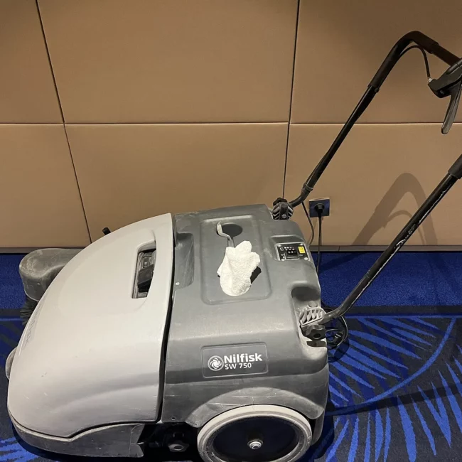 Walk-behind floor scrubber machine